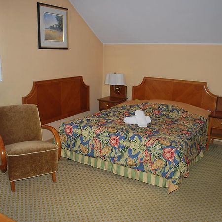 Noclegi Helios & Hotelowa Wieluń Buitenkant foto