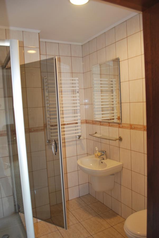 Noclegi Helios & Hotelowa Wieluń Buitenkant foto