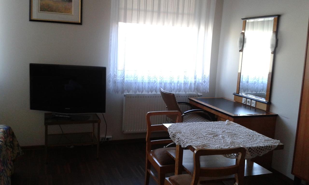 Noclegi Helios & Hotelowa Wieluń Buitenkant foto
