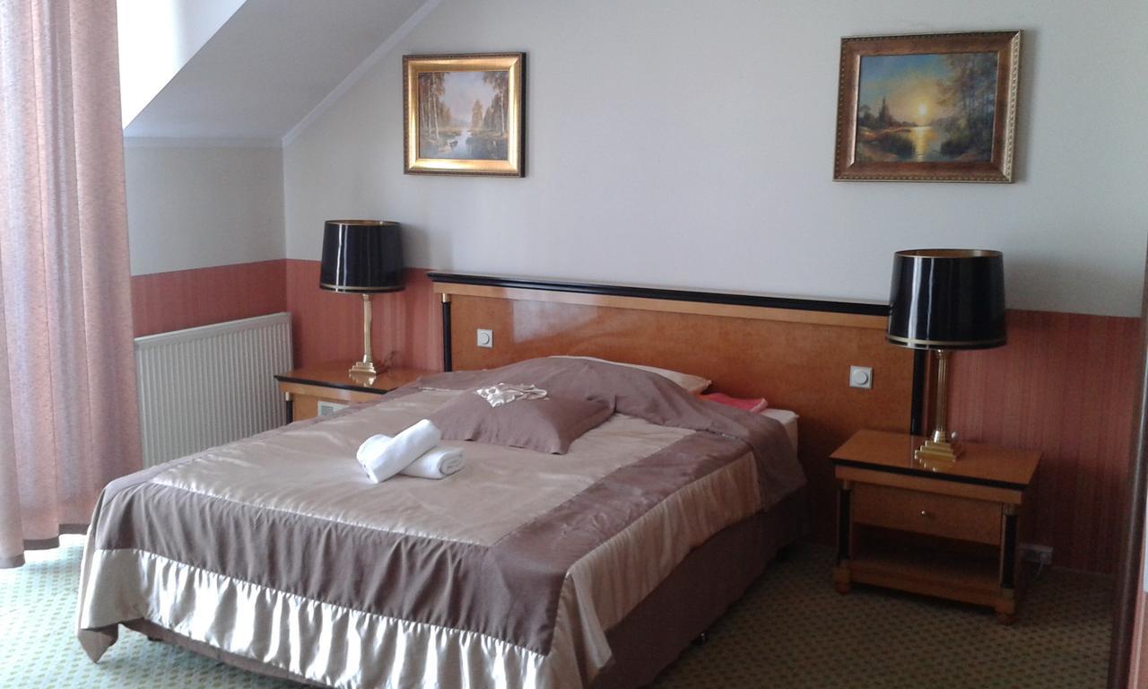 Noclegi Helios & Hotelowa Wieluń Buitenkant foto